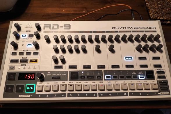 Behringer RD9 rhythm designer playing a 16 step drum pattern at 130bpm