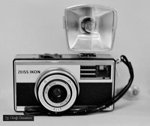 Caméra vintage Zeiss Ikon au Musée de la Photographie de Drummondville - Photo par Cindy Cinnamon