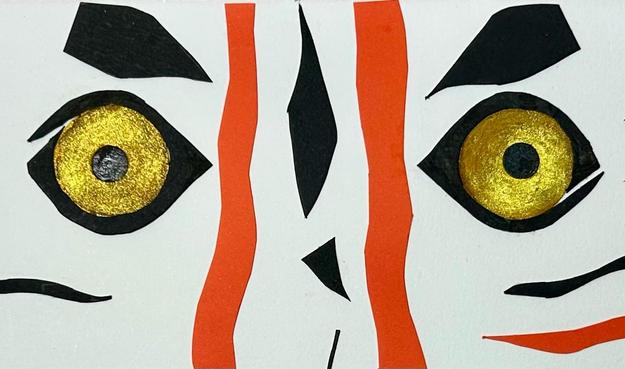 Close up of the golden eyes.