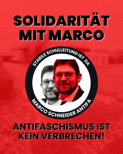 Sharepic aus Kusel. Schwarze Schrift auf rotem Grund: "Solidarität mit Marco. Antifaschismus ist kein Verbrechen!" In der Mitte rundes Antifa-Logo mit Doppelbild Marco Schneider, im äußeren Kreis Text "Stabile Schulleitung ist da - Marco Schneider Antifa".
