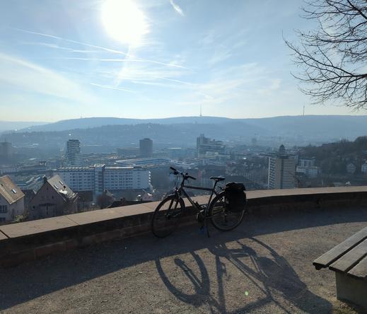 Fahrrad auf Aussichtsplattform Birkenwaldstraße