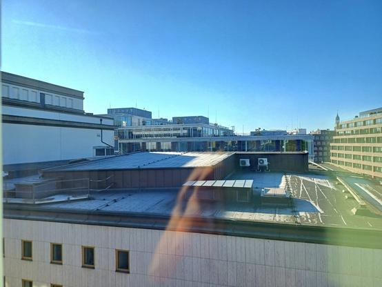 Die Staatsoper vom 6.OS gesehen. Der hintere Teil ist der historische Bau.