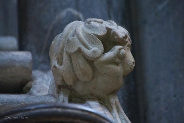 When I first visited Salisbury Cathedral in 2011, there was a challenge there to find some hidden things and curiosities.
One of them was to look out for a monkey throwing apples.
Since then, every time I visit this great cathedral, I take a look at this monkey!
