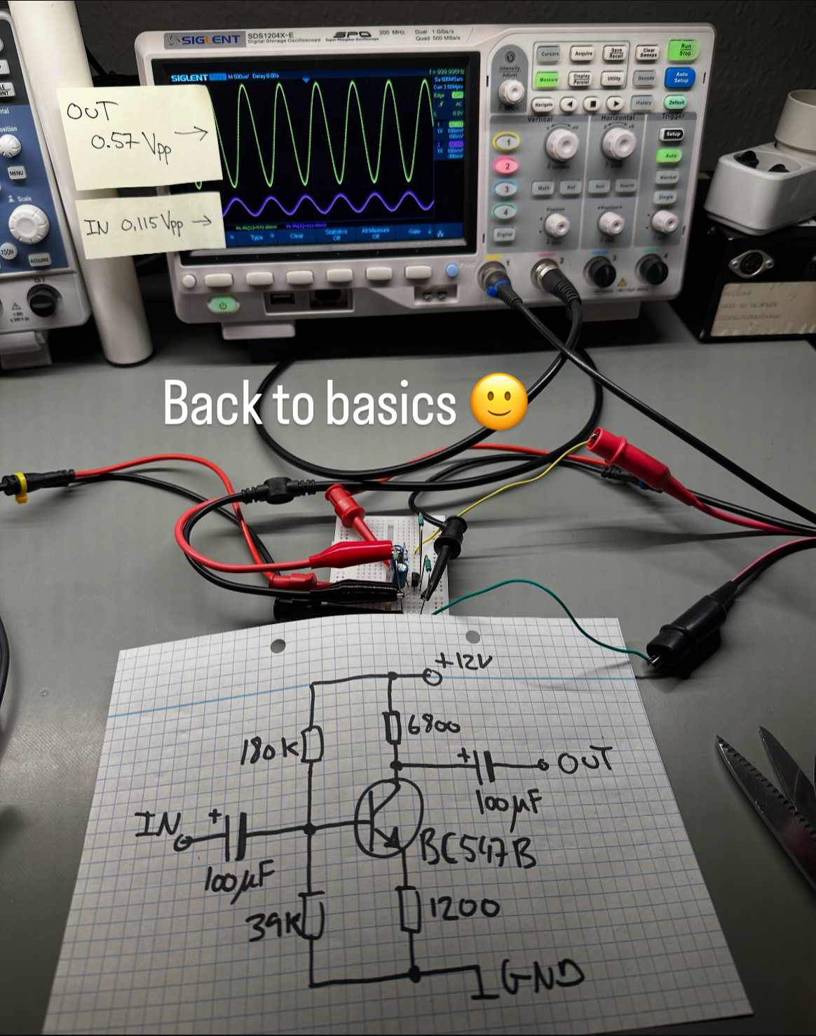 Simple single transistor amplifier circuit