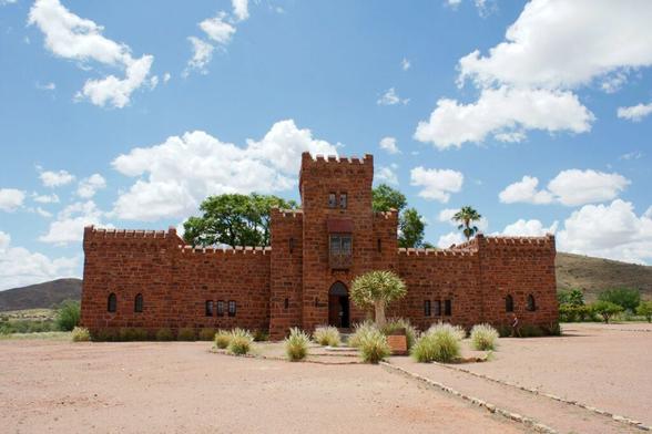 le-chateau-de-duwisib-desert-namibien-1