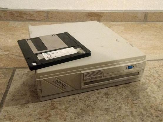 150 MB IOMEGA Bernoulli-Laufwerk