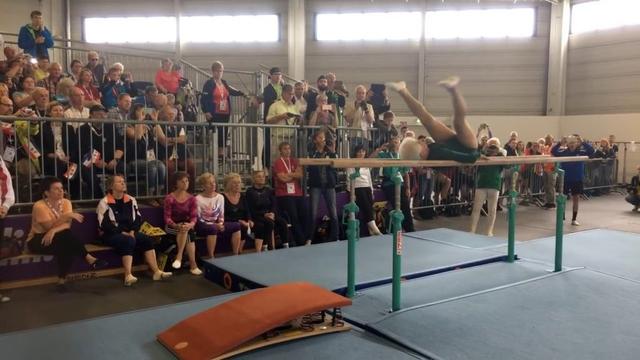 A 91 ans, une mamie fait une démonstration de gymnastique