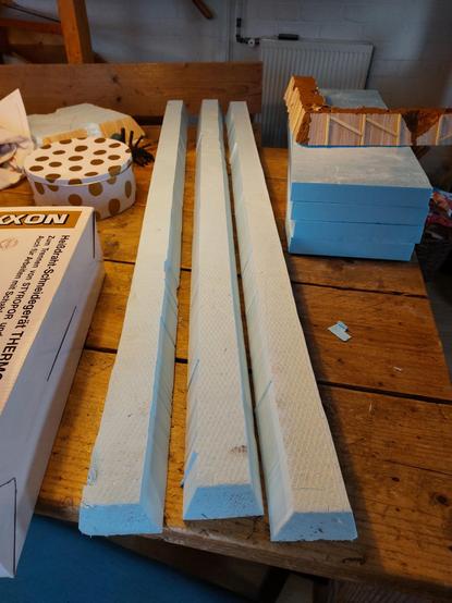 Three very long barriers in XPS foam and four smaller raised platforms.
