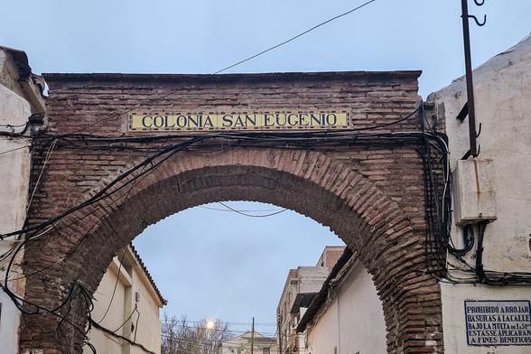 A brick arch with the name "Colonia San Eugeip" displayed on tiles
