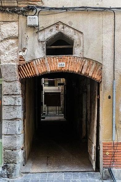Maison à #Cahors (#Lot)
Suite 👉 https://monumentum.fr/monument-historique/pa00095019/cahors-maison
#Patrimoine #MonumentHistorique
Photo CC-BY-SA 4.0 : Krzysztof Golik