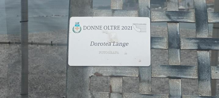 Targhetta su una panchina di Borghetto Santo Spirito