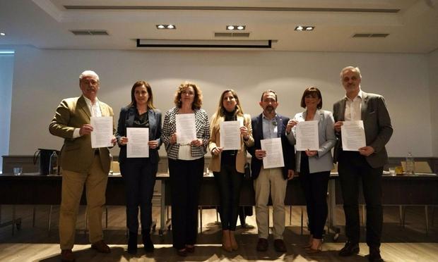 Críticos de Vox aprueban una declaración tras una reunión en Madrid. (Europa Press)
