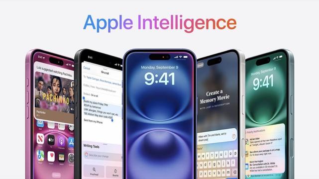 Fünf nebeneinander stehende iPhones zeigen verschiedene Apple Intelligence-Funktionen auf ihren Displays an. Darüber im bunten Farbverlauf der Schriftzug „Apple Intelligence“. Foto (c) Apple.