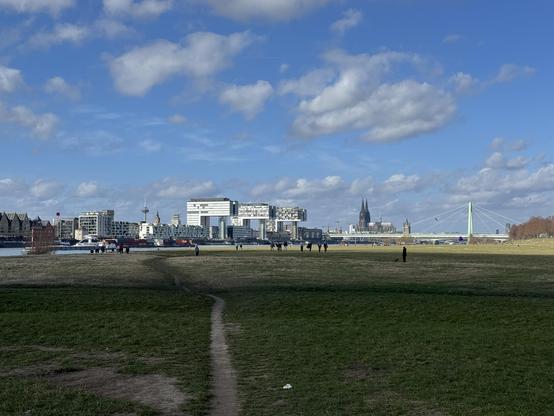 Panorama Köln von der Südbrücke aus gesehen.