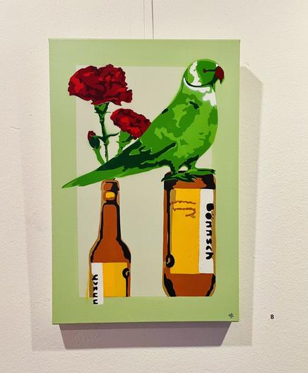 Bier und Grüner Sittich