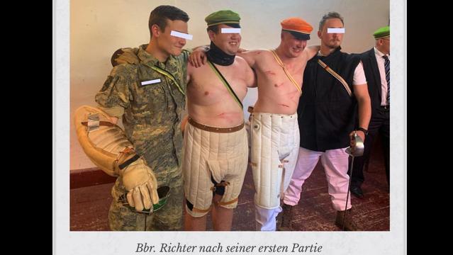Die Iuvenis Gotha auf dem Paukboden: "Leibfux" Richter (2.v.r) mit seinen "Fuxmajor". (Faksimile: Junggothenzeitung, 31.12.2021)