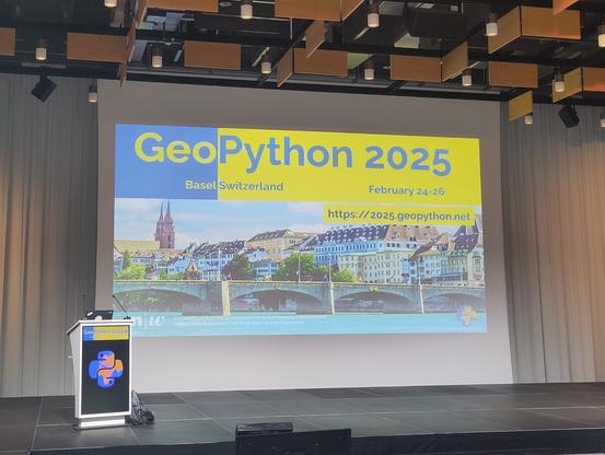 Introductory slide of GeoPython 2025 on the main screen.