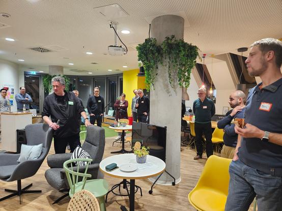 A lot of fun and intensive discussions at the Scrumtisch Cologne. People standing together and opening the Open Space Marketplace.