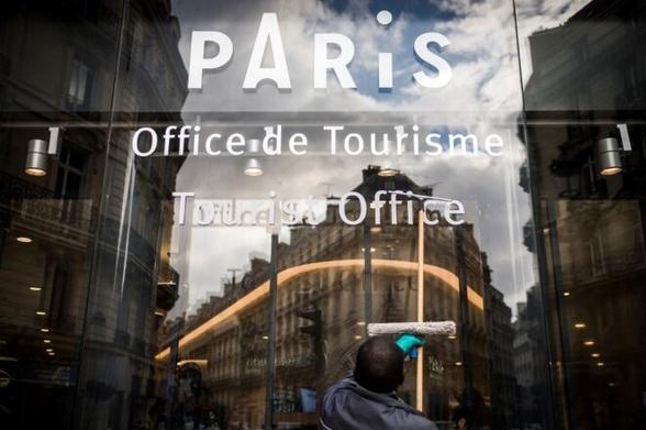L’entrée de l’office de tourisme de Paris en 2016. © Photo Lionel Bonaventure / AFP