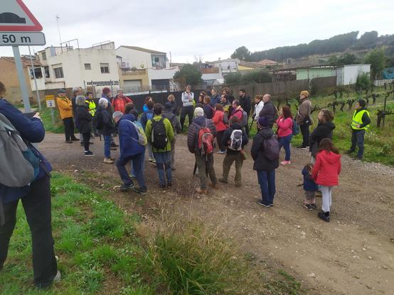 gent a la caminada StopAgroparc a prop de les Cases Noves de Gelida.