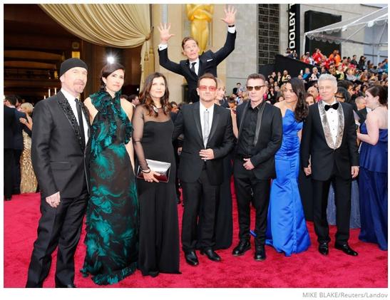 #BenedictCucumberpatch #Photobombing #Bono...