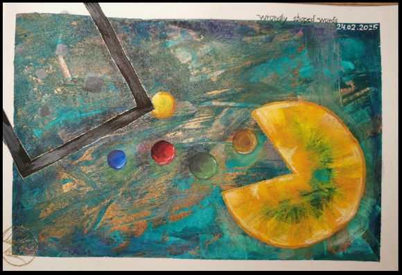 Abstraktes Bild mit Gouache und Acryl auf weißem Papier.
Hintergrund: Wildes Muster aus Grün/Türkis, grauer Strukturfarbe und Gold aufgetragen mit einem Spachtel.
Formen: Ein gelb/goldener Kreis mit einer Öffnung wie ein Mund. Heraus kommen mehrere kleine, bunte Kreise. Sie fliegen in Richtung eines schwarzen Rechecks, kommen aber nicht durch.
Titel des Bildes: Wrongly Shaped Words