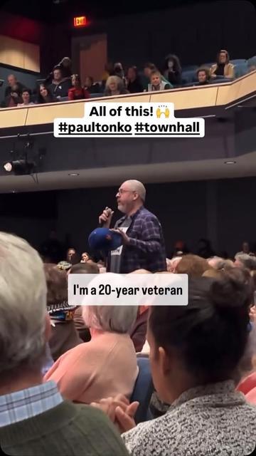 All of this!  #paultonko #townhall
Redner während einer Stadversammlung: "I'm a 20-year veteran" -  (Ich bin seit 20 Jahren dabei)