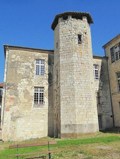 Ancien collège des Oratoriens à #Condom (#Gers)
Suite 👉 https://monumentum.fr/monument-historique/pa00094775/condom-ancien-college-des-oratoriens
#Patrimoine #MonumentHistorique
Photo CC-BY-SA 4.0 : MOSSOT