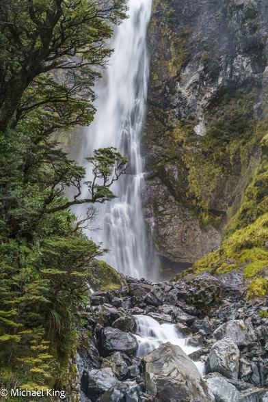 Devils Punchbowl falls