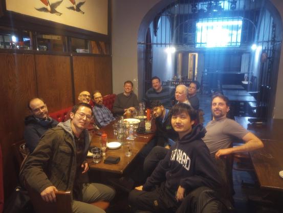10 people at a pub table