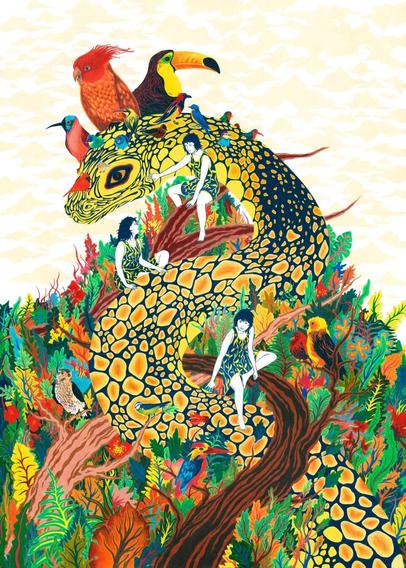 This colored pencil illustration was created for a poster for the storytelling festival in the Territoire de Belfort. The scene takes place at the treetops, revealing a dense canopy of leaves against a background of a sky filled with very light orange-tinged clouds, where foliage, trunks, and branches intertwine. At the center, a massive serpent with yellow and black-rimmed scales slithers through the jungle. Its piercing gaze is turned toward us, while several vibrant birds—including toucans, parrots, and small passerines—rest on its head and back. Three women, dressed in garments with plant-inspired patterns, move alongside it, perched on its body or sitting on a trunk.