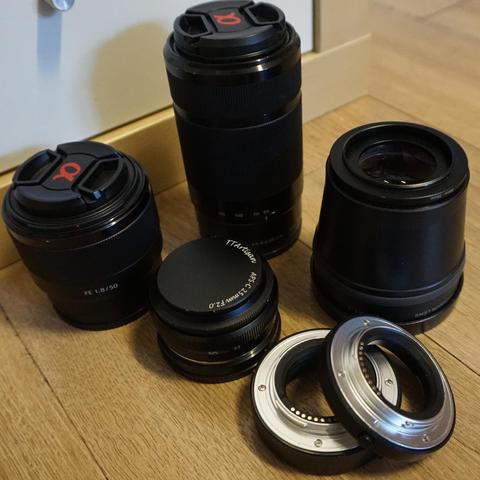 Alle beschriebenen Objektive und zwei Makro-Ringe (die preislich wohl unter 5€ liegen)