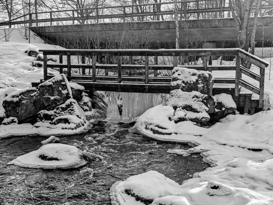 B&W image of a river with a large amount of melting ice.