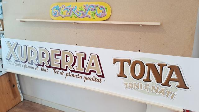 Hand-painted sign on an easel for the Tona Xurreria.