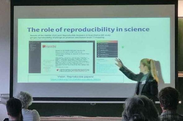 Together with Maximilian Frank I presented the the activities of the German Reproducibility Network (GRN) at deRSE25. Photo: ©Simon Lund