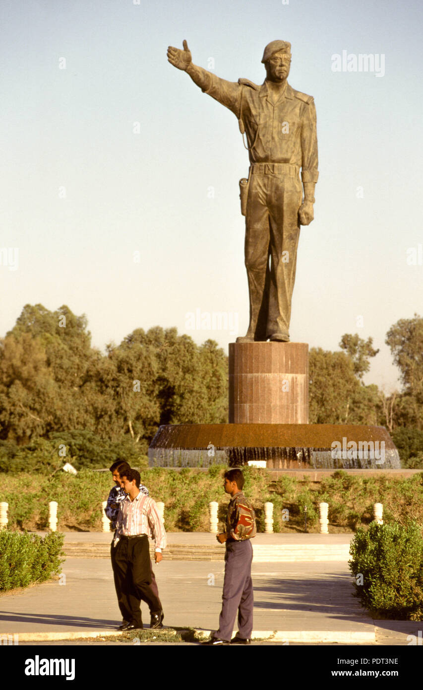 Statue of Saddam Hussein