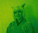 Cosplayer als eine Miqo‘te aus dem Spiel „FinalFantasy 14“. Fotografiert mit einer GameBoy Camera.