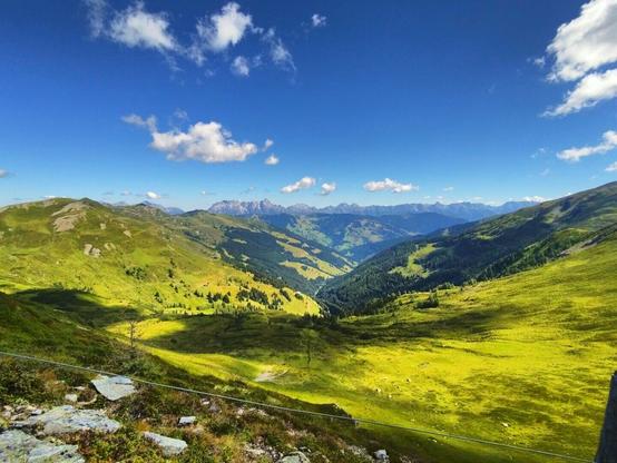 Superb view into the Pinzgauer Grasberge on a bright and sunny day.
