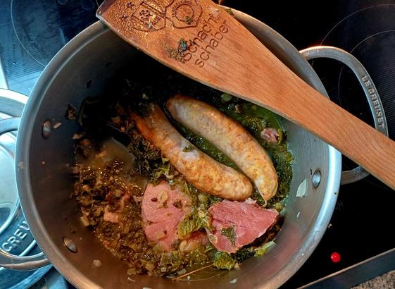 Alle Zutaten noch im Topf.