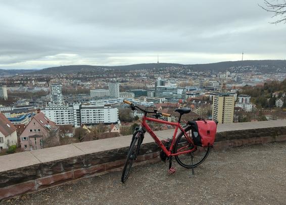 Fahrrad auf Aussichtsplattform
