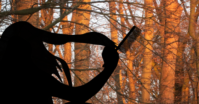 Silhouette: Frau kämmt sich Haare im Wald