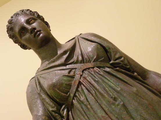 beautiful bronze statue of Artemis, 4th BCE