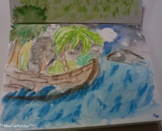 auf einem Holzboot fahren Palmen, Bäume, Gräser also Grünzeug. drumrum Wasser, es ist Nacht und ein angedeuteter Mond scheint.