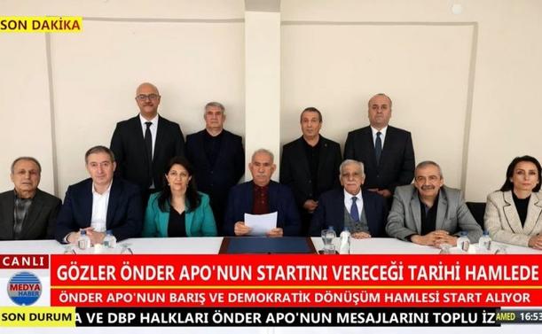Nella foto il momento della dichiarazione fatta da Ocalan pochi giorni fa.