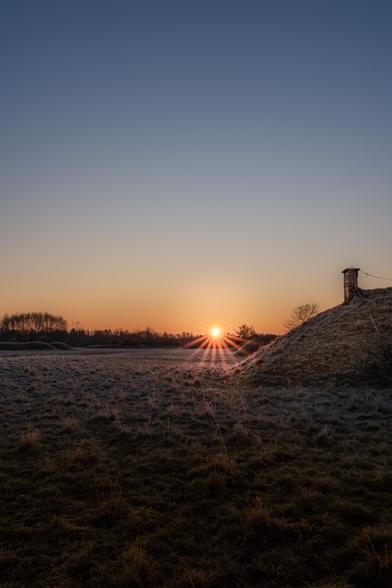 Chasing light in Unterhaching ☀️✨
A crisp morning, a golden sunrise, and a perfectly placed starburst captured with my Sony a7CII at 28mm, f/22. Bracketing to bring out every detail in the shadows and highlights. 🌄

What’s your favorite time of day to shoot? 📸

#SunriseMagic #GoldenHourGlow #SonyAlpha #LandscapeLovers #GermanyScapes #SonyA7CII #Unterhaching #BracketingTechnique #StarburstEffect #MorningVibes
