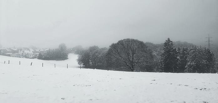 Foto einer verschneiten Landschaft in Wermelskirchen 
Photo of a snowy landscape in Wermelskirchen