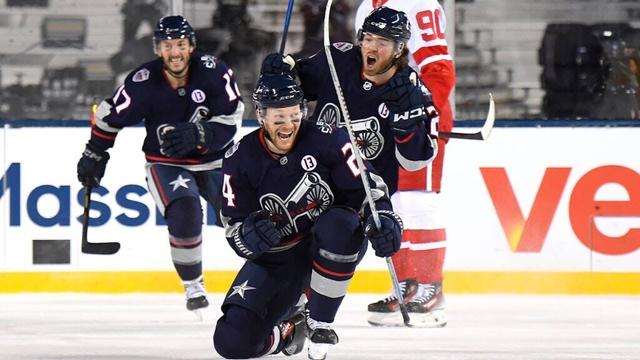 It's 2 in 32 SECONDS for CBJ at Stadium Series 💥💥