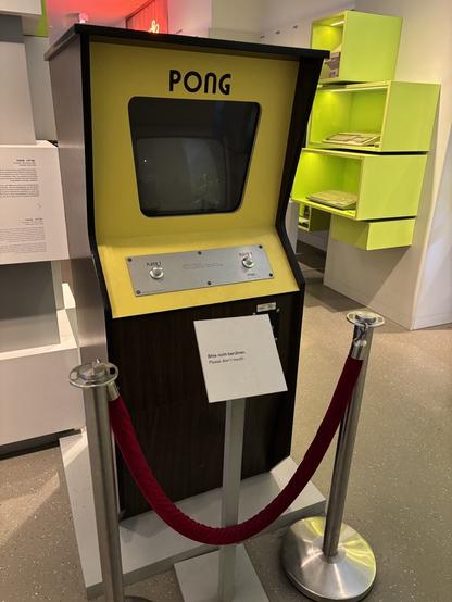 Pong (1972)

Developer: Alan Alcorn (USA)
Manufacturer: Atari (USA)

The Pong arcade machine is widely considered to be the springboard for the emerging video game industry. Its pivotal position not only relates to the machine’s huge commercial success, but also to the fact that Nolan Bushnell and his partner Ted Dabney founded the first company dedicated to producing video games: Atari. The success of Pong was so overwhelming that various copies of the arcade machine appeared on the market in a very short space of time.

However, Atari remained the market leader in video games until the 1980s. Bushnell believed in an innovative and liberal management policy, giving developers the freedom to explore their own creativity. Thus, in the early 1970s, Atari became a magnet for all young people who had an interest in working with computers.