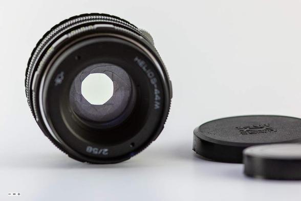 Back lens also flawless.
Aperture mechanics smooth and exact.
Eight-lamella-version.