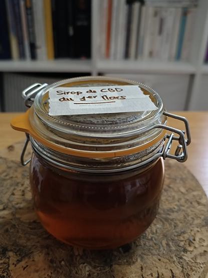 Mon premier sirop de CBD dans un Bocal.